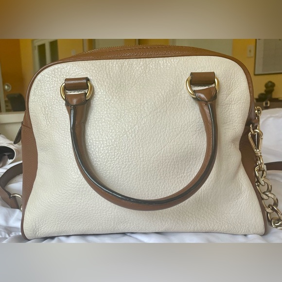 Michael Kors Bags with Shoulder Strap. - Picture 5 of 10